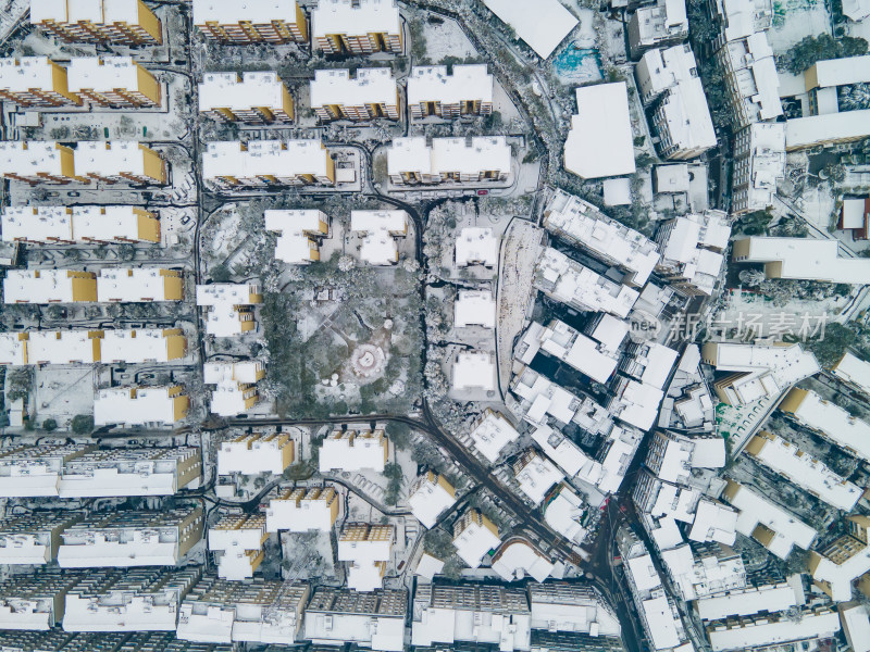 俯拍小区住宅冬天雪景