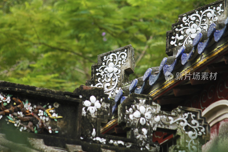 潮州古建筑屋顶精美的雕花装饰