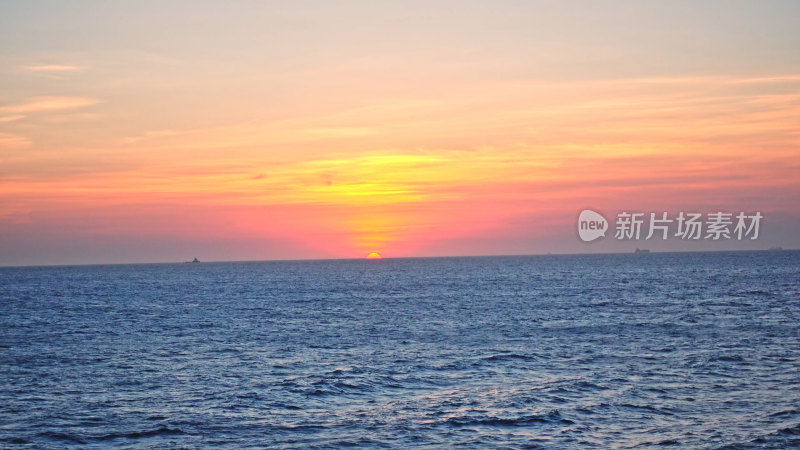 海南琼海海峡海上夕阳