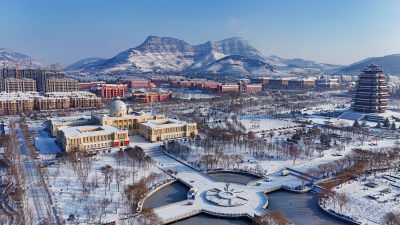 航拍翼云广场雪景