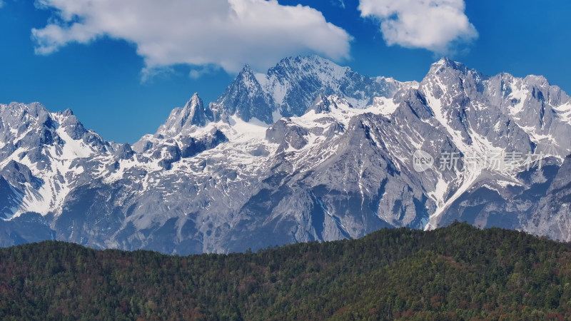 航拍云南玉龙雪山