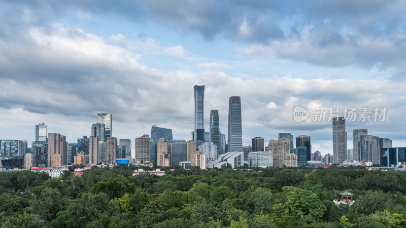 北京蓝天白云下的壮丽城市天际线房地产经济