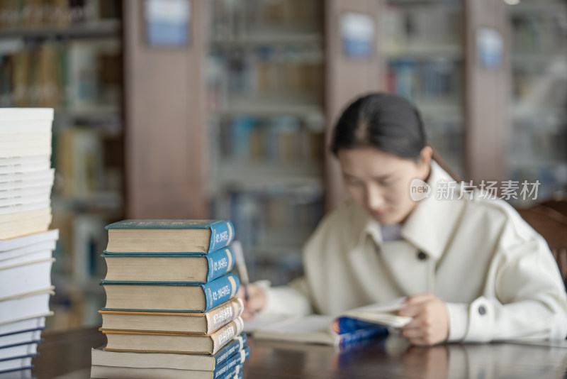 在图书馆学习考研