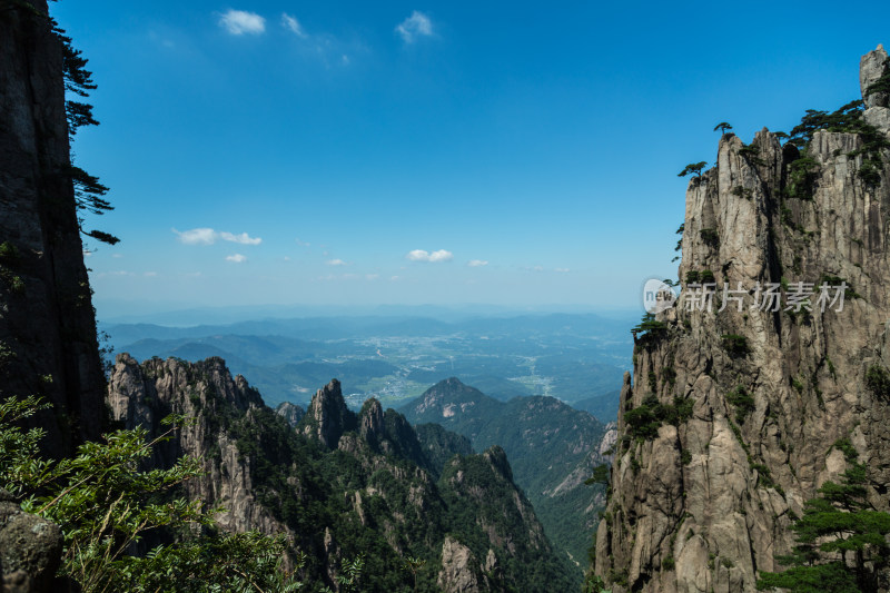 形态各异的山峰