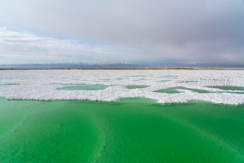 青海茫崖翡翠湖风景