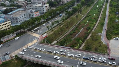 广东东莞：2023年五一假期道路车流量大