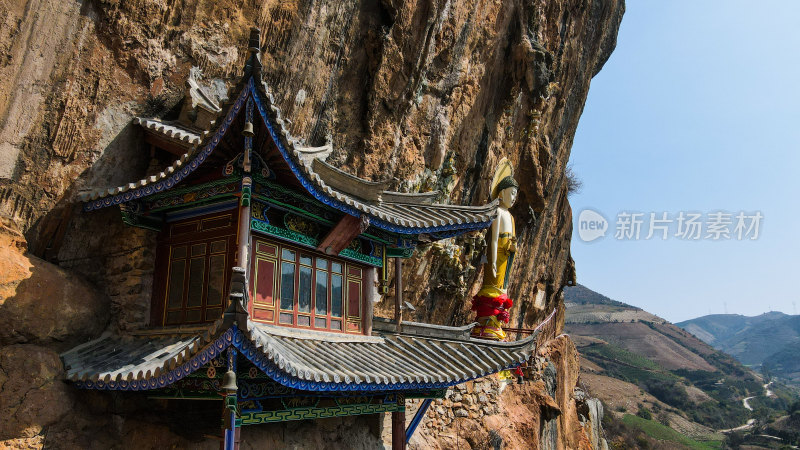 悬崖峭壁上的千年古佛大理宾川观音箐悬空寺