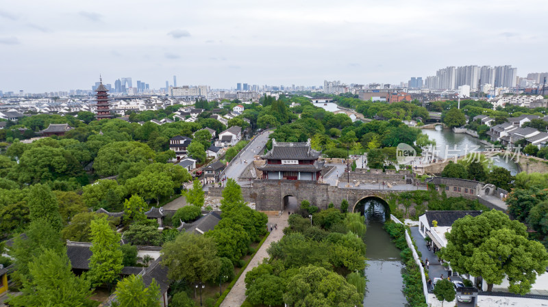 苏州盘门景区瑞光塔风景航拍历史文化旅游