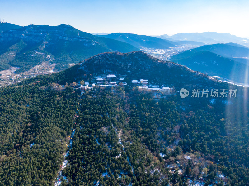 山东济南千佛山雪景航拍图