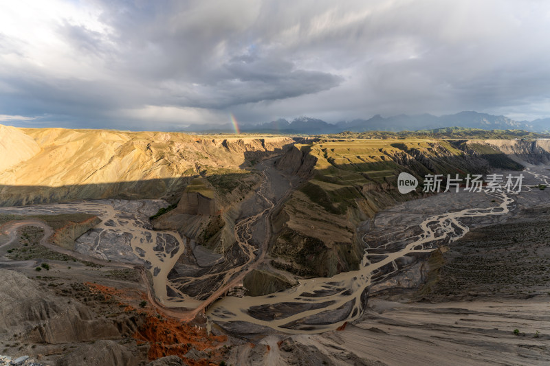 峡谷壮丽全景展现自然之美