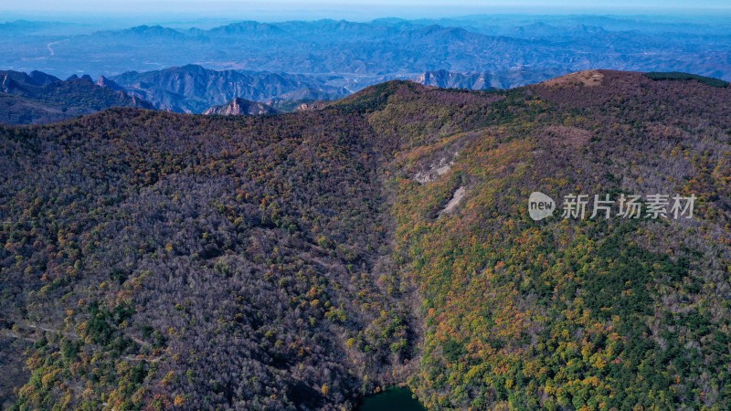 秦皇岛市祖山秋景航拍俯瞰五彩斑斓的山林