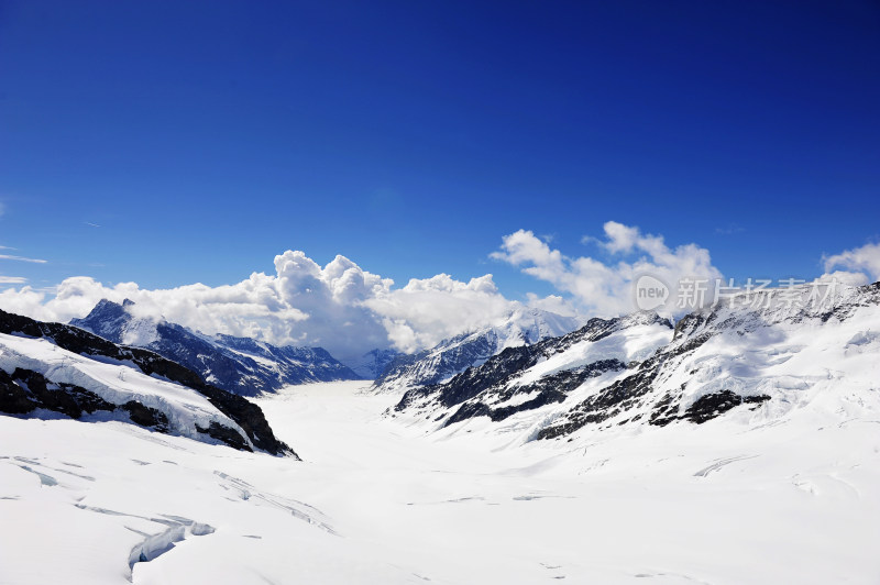 雪山全景自然风光