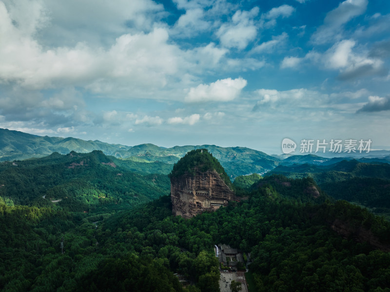 航拍麦积山石窟