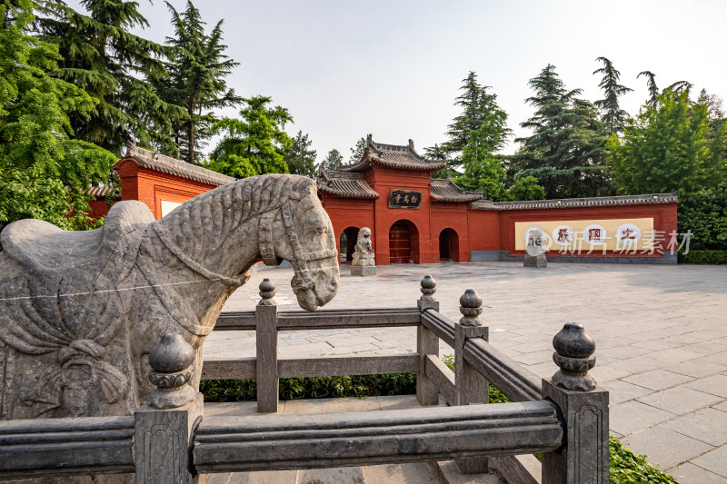 洛阳白马寺入口门白马石狮子景点景观