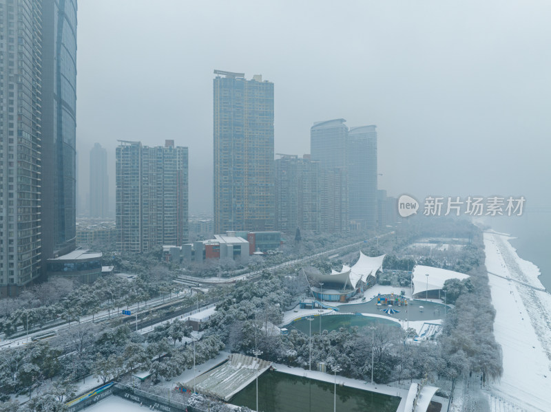 武汉汉阳江滩和南岸嘴公园雪景风光