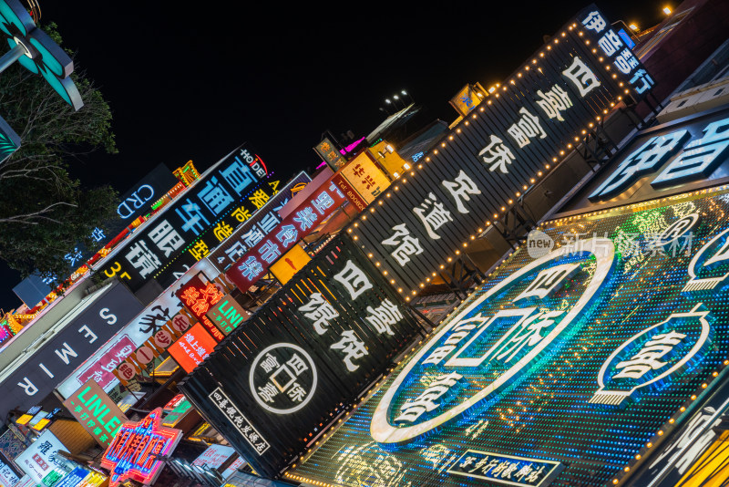 黄兴路步行街中心广场繁华夜景