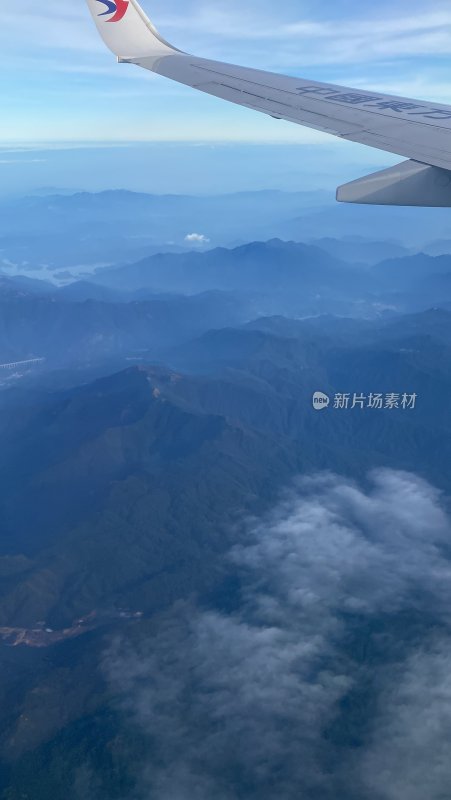 在飞机上实拍风景 高空云层云海