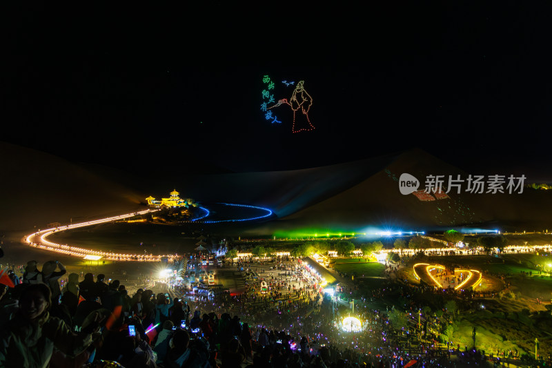 鸣沙山月牙泉夜景万人星空演唱会