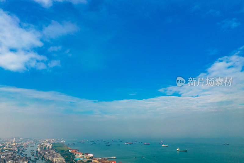 广西北海城市蓝天白云北海老城航拍摄影图
