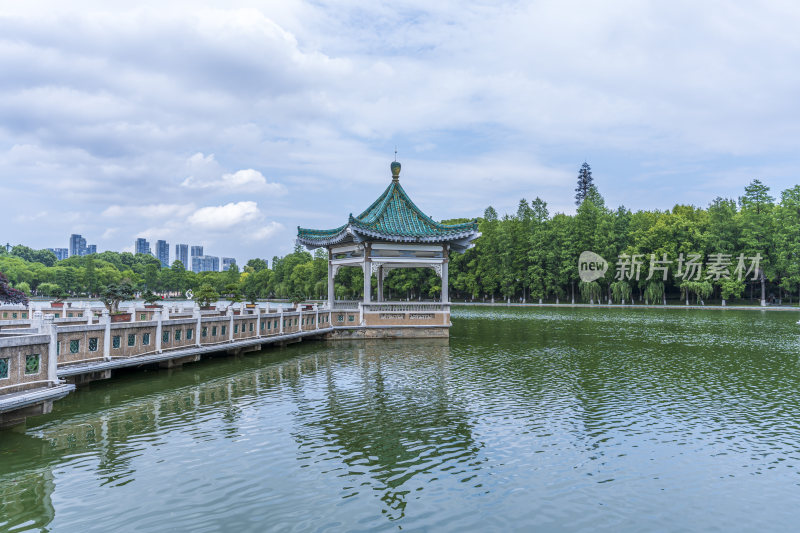 武汉东湖风景区碧潭观鱼景点风光