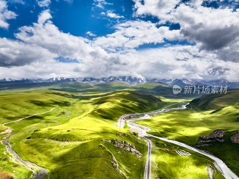 独库公路的草原美景