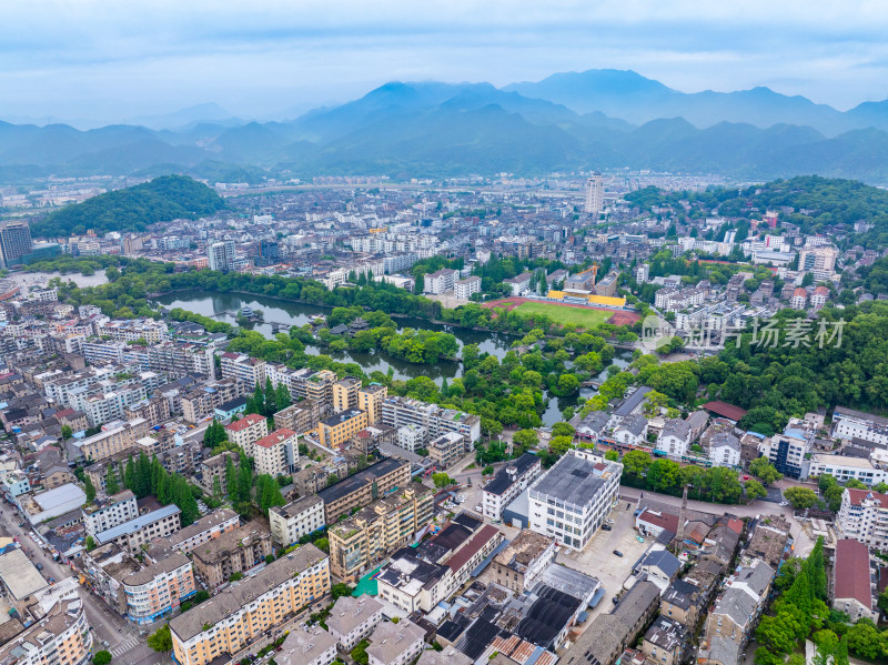 航拍浙江省台州市临海市东湖景区紫阳古街