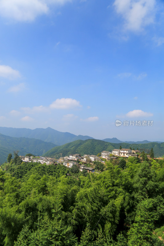 山脉 山坡 森林 山村 宁静 唯美 绿色