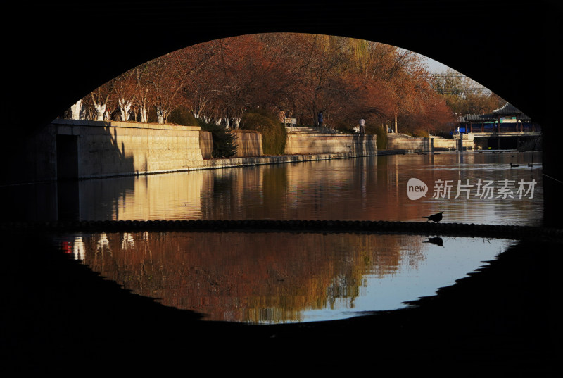 湖边日落古建筑颐和园剪影景象