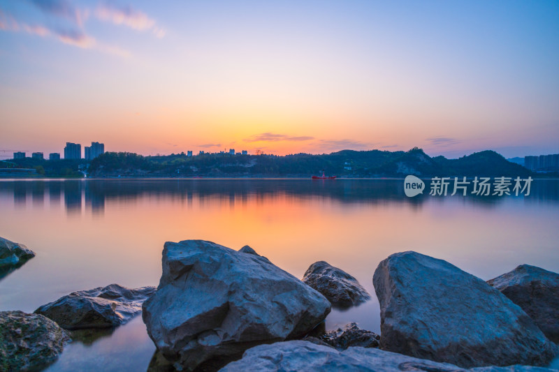 长江江边日落水面