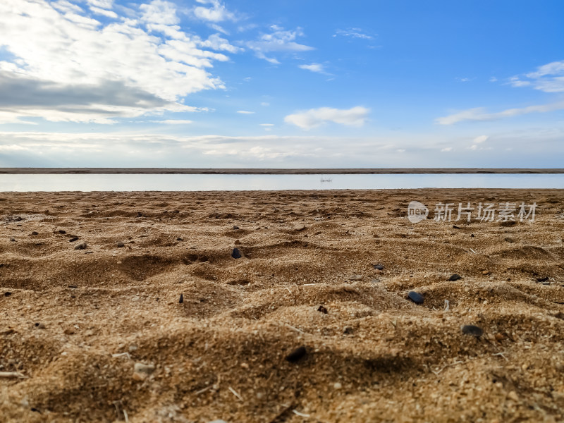 六月的青海湖天鹅湖傍晚蓝调时刻