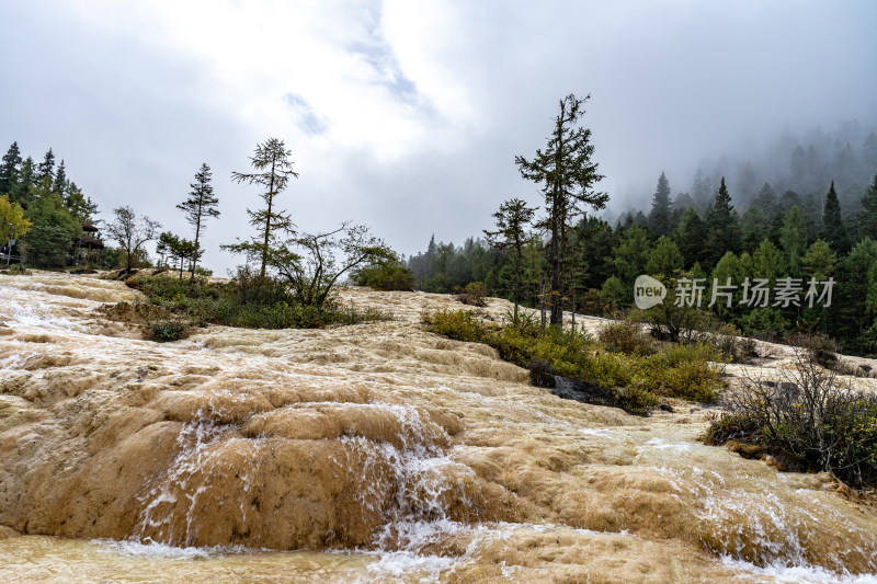 四川阿坝藏族羌族自治州黄龙风景区