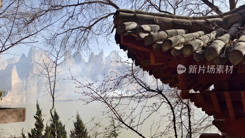 山间古建筑远景 自然景观中的人文气息