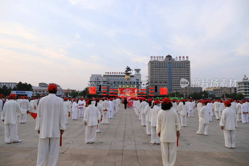 呼伦贝尔市成吉思汗广场文娱活动广场舞