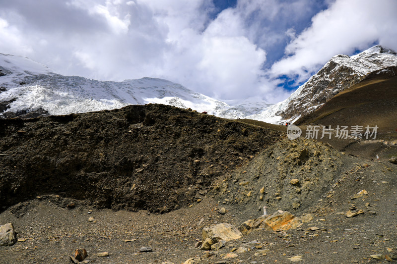 高原地区雪山垭口