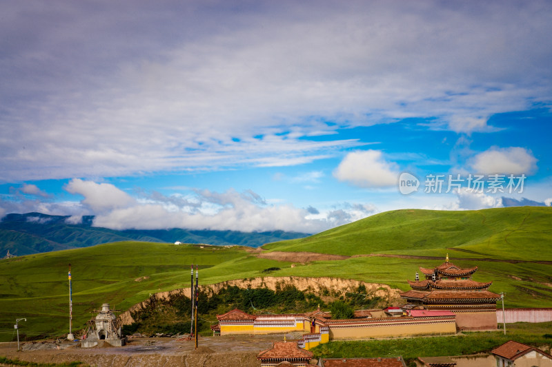 阿坝郎依寺早晨阳光