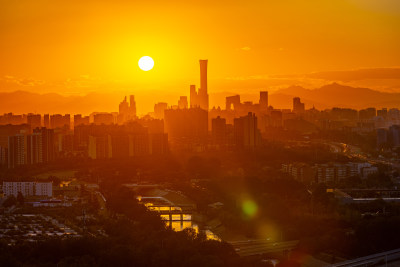 远眺夕阳下的国贸CBD中央商务区中国尊