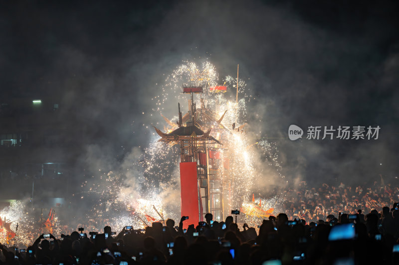 广东梅州中国非遗顺丰火龙狂舞夜焰火龙腾