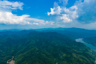 祖国大好河山丘陵山川蓝天白云航拍摄影图