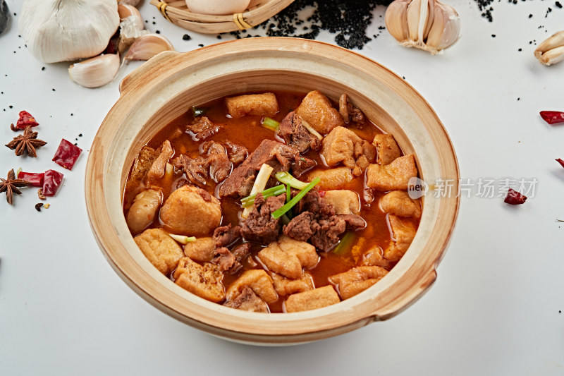 砂锅炖酱香牛腩炸豆腐