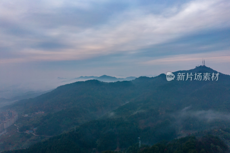 清晨山川云雾缭绕日出航拍摄影图