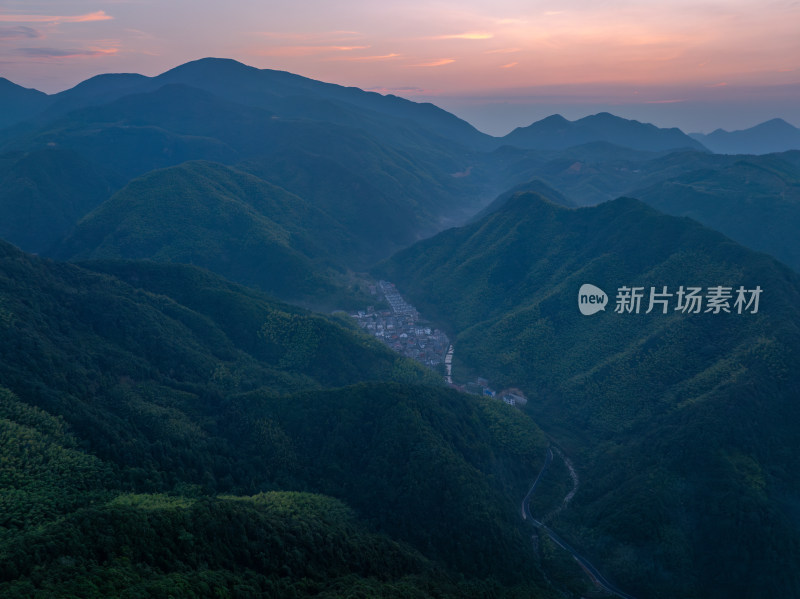 航拍浙江杭州临安区龙门秘境石门村山间村落