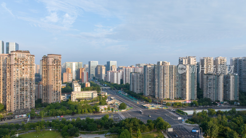 成都金融城科华南路边上的高层住宅小区