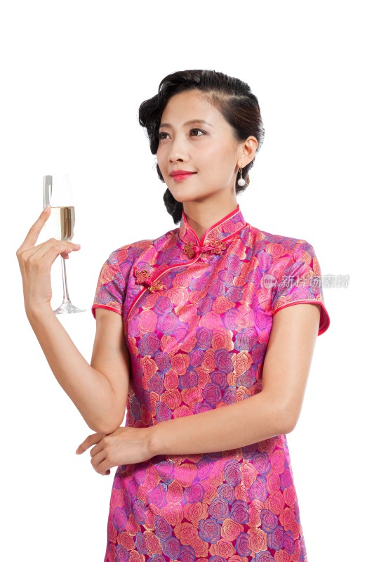 棚拍身穿中国传统服装的年轻女人举杯