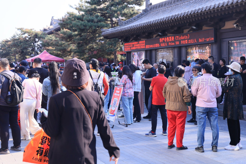 山西大同华严寺爆满各地游客人山人海的盛景