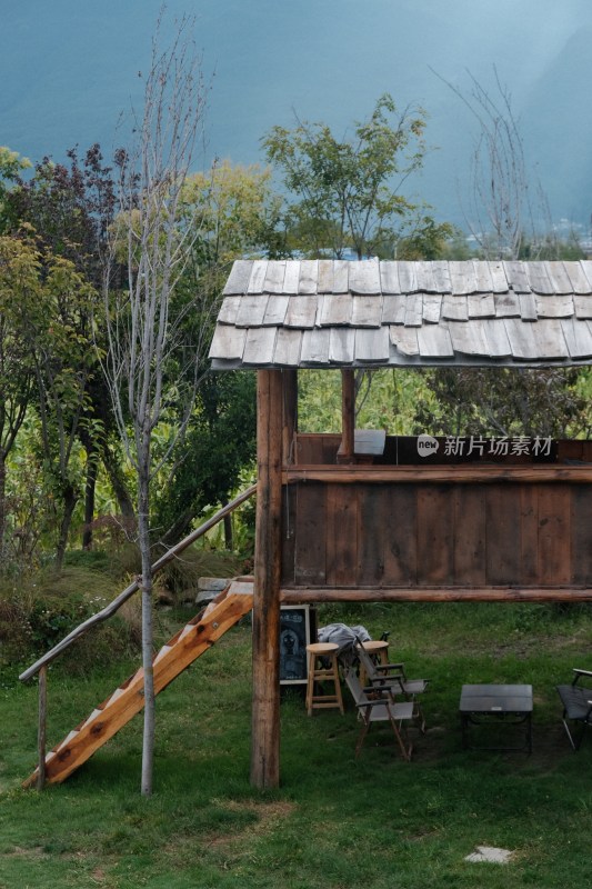 户外木质休闲小屋及周边