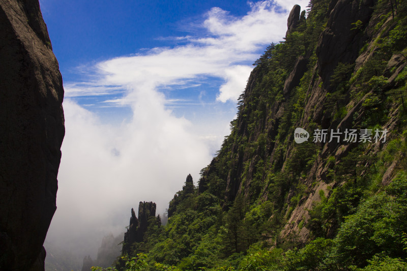 自然风光黄山风景区喀斯特地貌迎客松