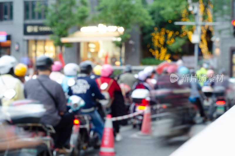 福州解放大桥的路口电动车大军虚化背景