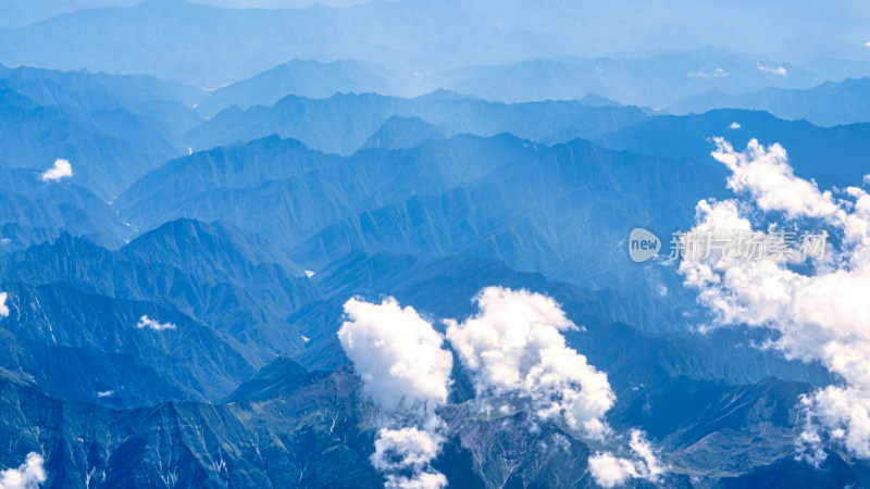 飞机上拍摄的甘南藏族自治州舟曲县的群山