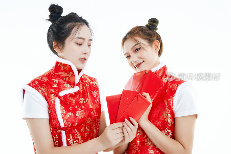 白色背景下身穿喜庆服饰的中国可爱少女