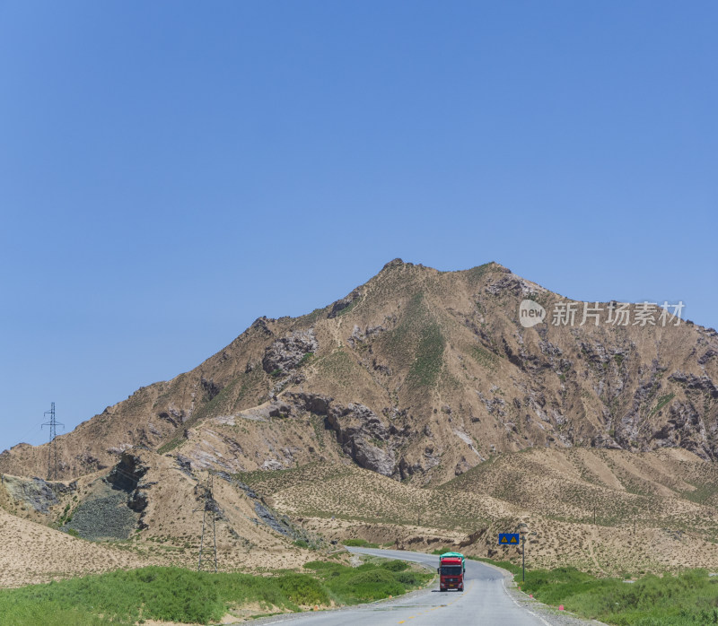 青海青藏高原青藏公路石头山景自然风光